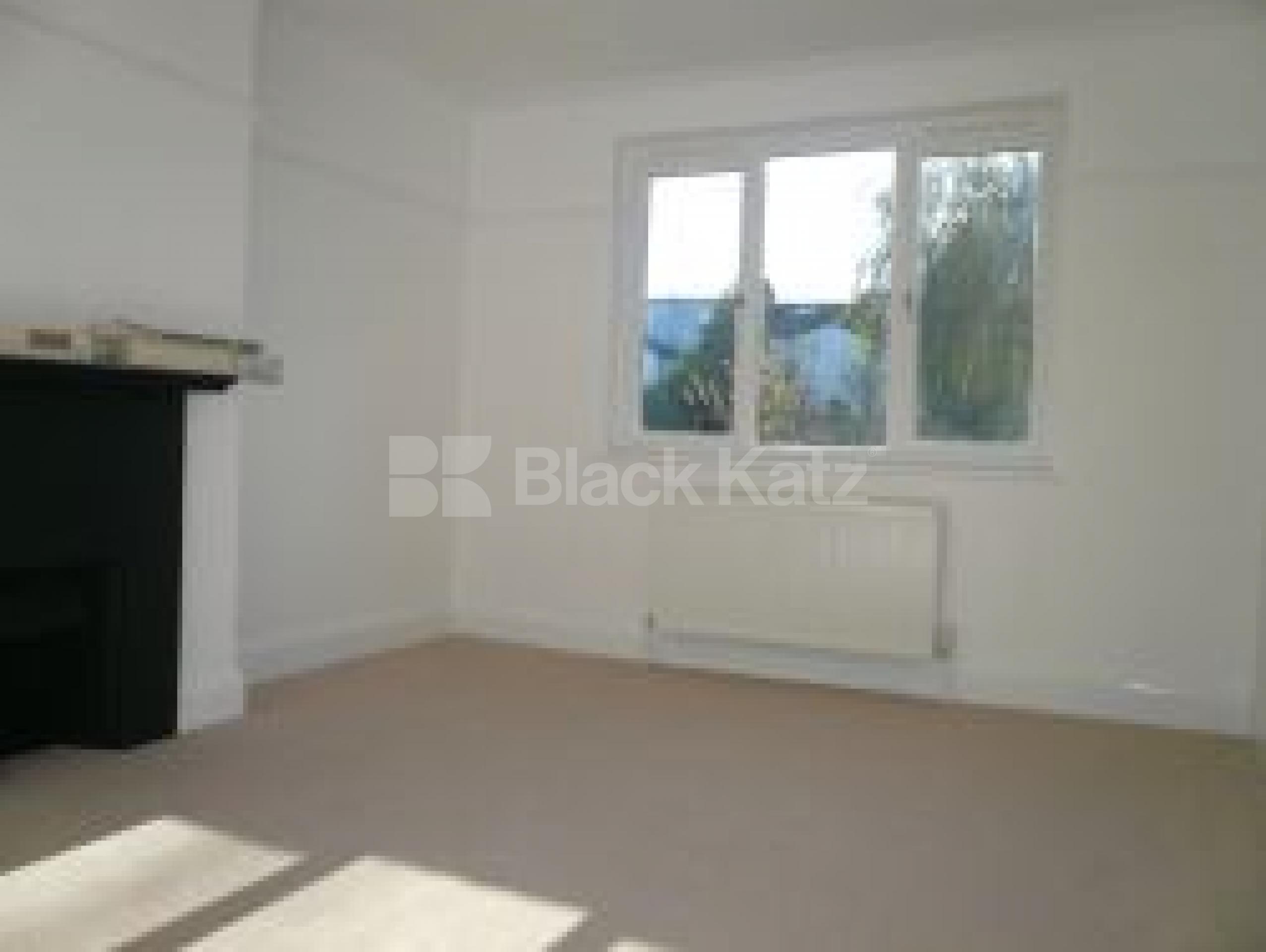 			AMAZING HOUSE!!!, 4 Bedroom, 1 bath, 1 reception Flat			 Creighton Ave, MUSWELL HILL N10 n10